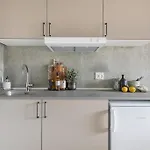 Tastefull And Modern Studio
