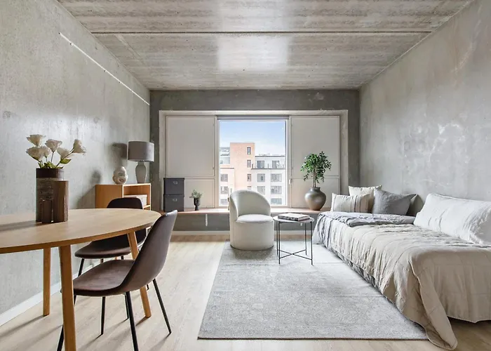 Tastefull And Modern Studio